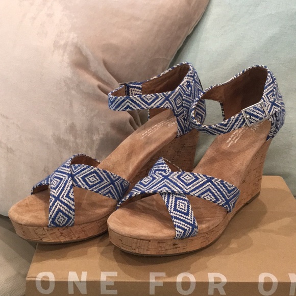 TOMS Strappy Wedge Ink Woven Diamond - Picture 1 of 7